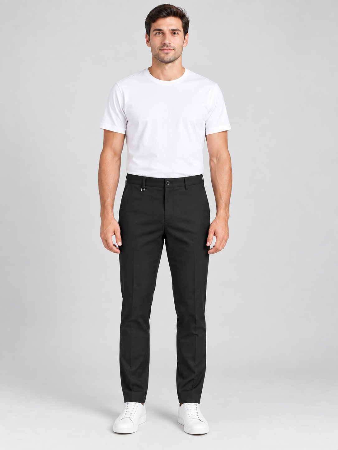 Frank Tailor PM90 – Μαύρο – Ολόσωμη μπροστινή όψη Ανδρικό παντελόνι chinos Frank Tailor PM90 — ψηφιακή απεικόνιση σε μοντέλο